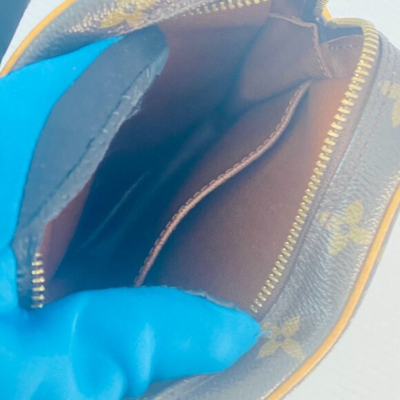 Vintage Louis Vuitton Monogram Crossbody Bag – Iconic Canvas, Timeless Luxury - Picture 13 of 17